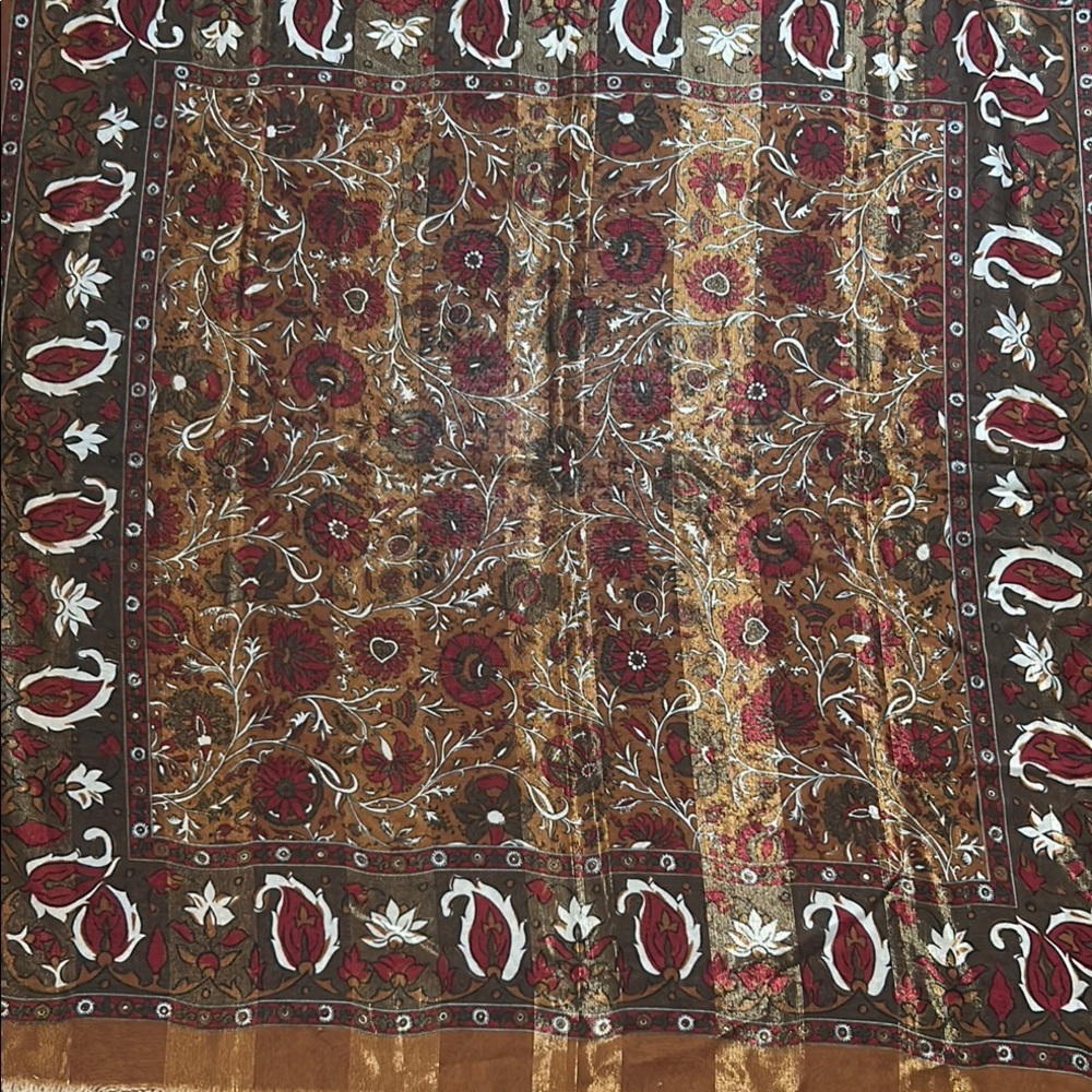 Elegant Floral Patterned Shawl